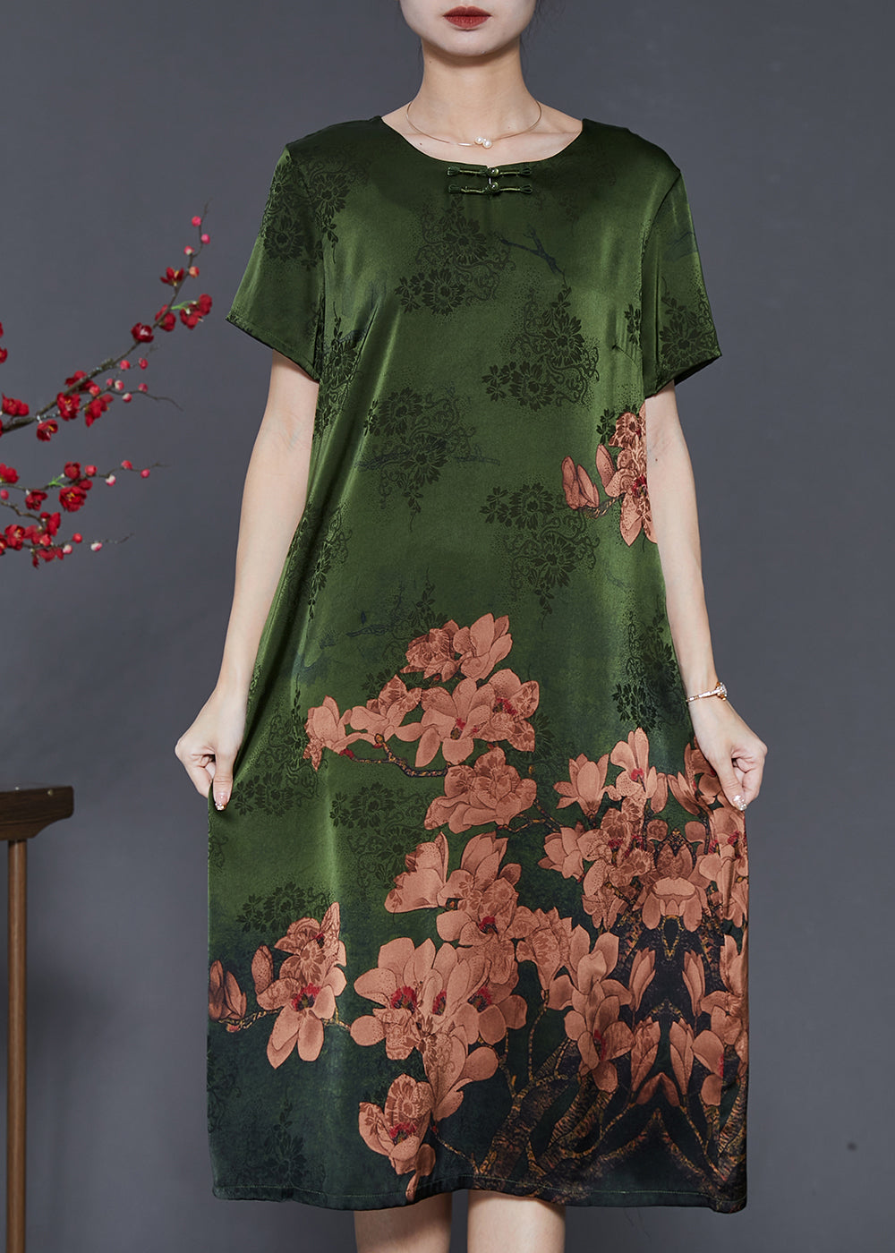 Beautifully Finished Dress in a Timeless Design