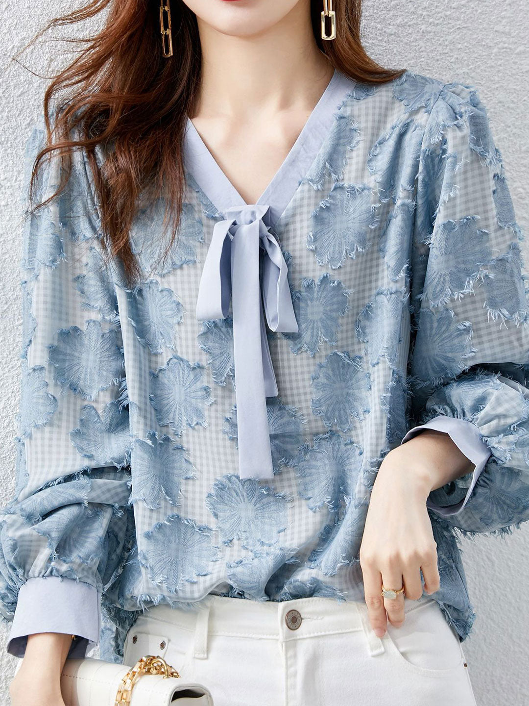 Well Tailored Shirt with a Graceful Silhouette