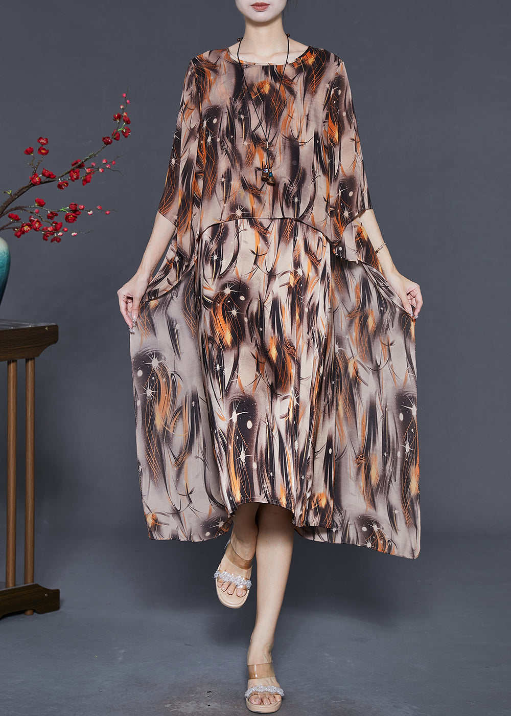 Beautifully Finished Dress in a Timeless Design