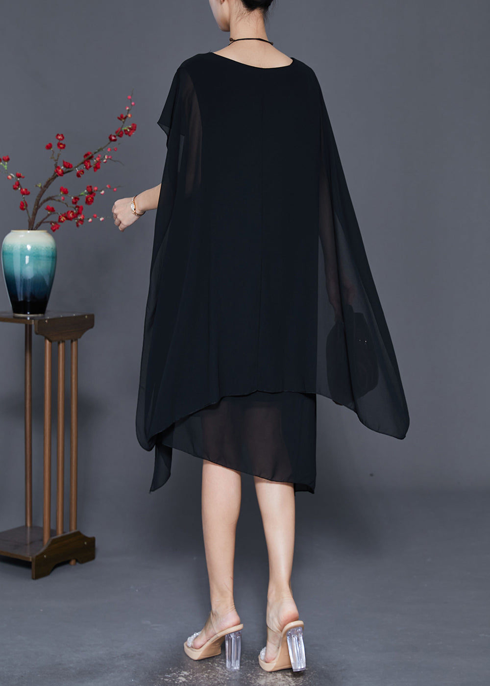 Well Tailored Dress with a Graceful Silhouette