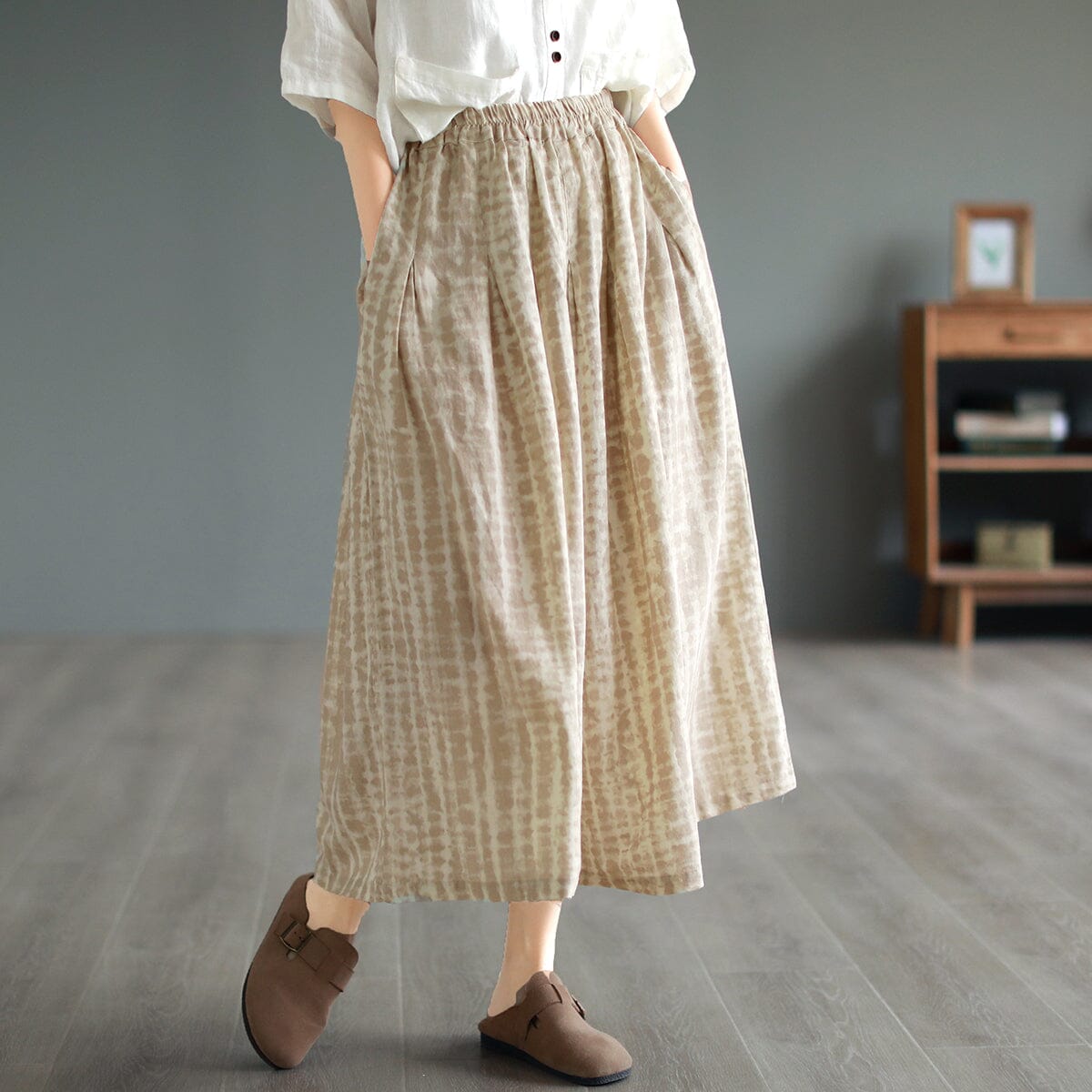 Effortlessly Elegant Pants with a Timeless Design
