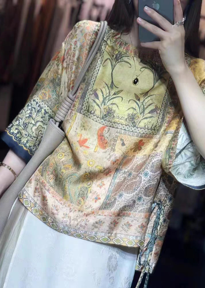 Effortlessly Elegant Top with a Timeless Design