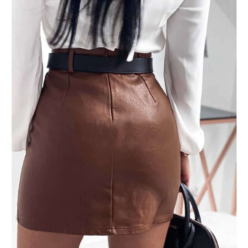 Effortlessly Elegant Garment with a Timeless Design