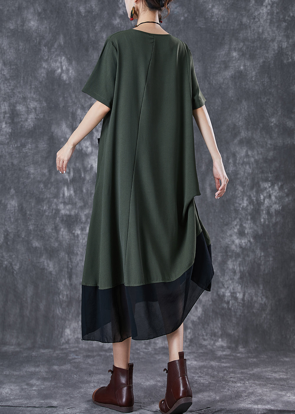 Beautifully Finished Dress in a Timeless Design