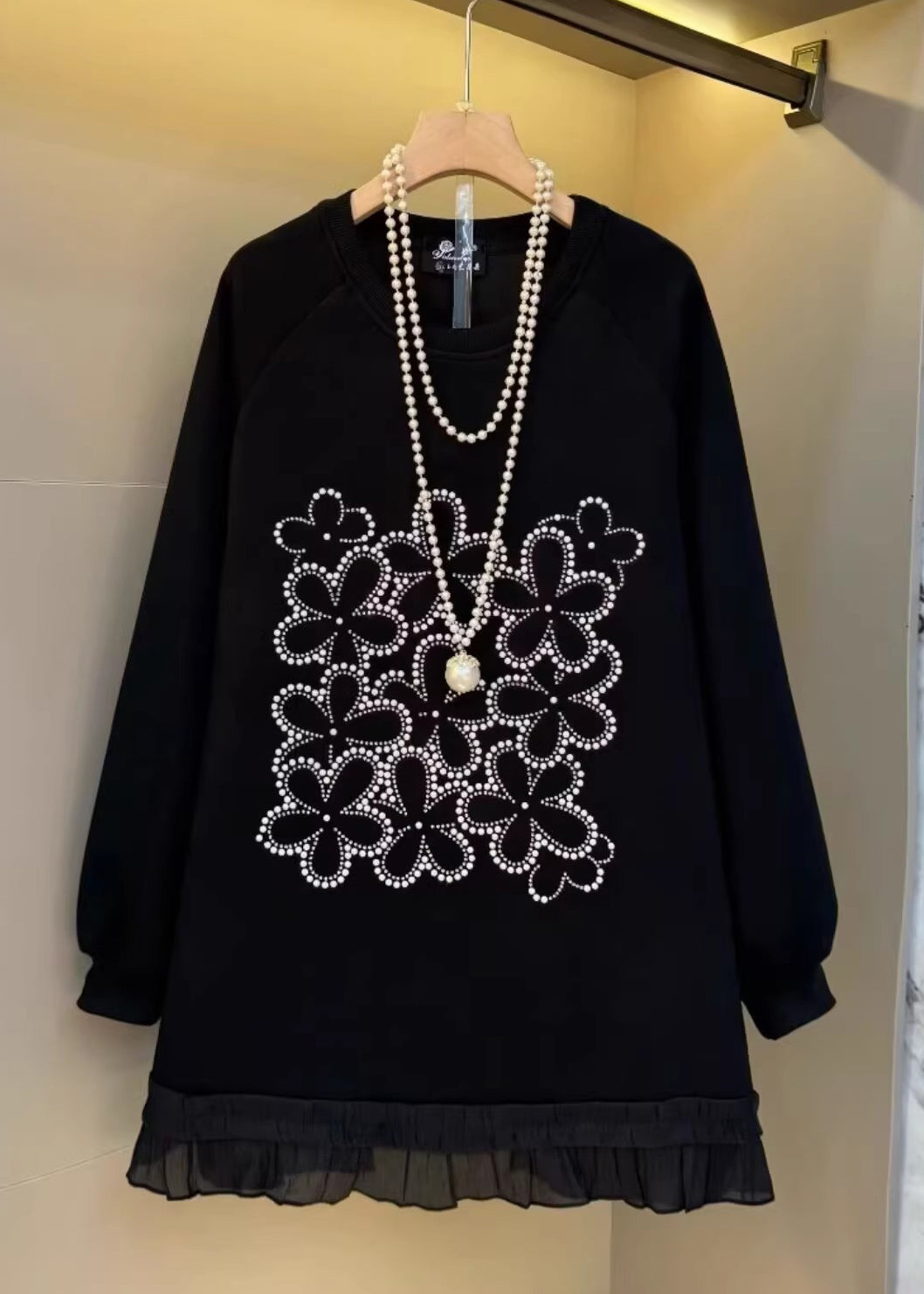 Effortlessly Elegant Shirt with a Timeless Design