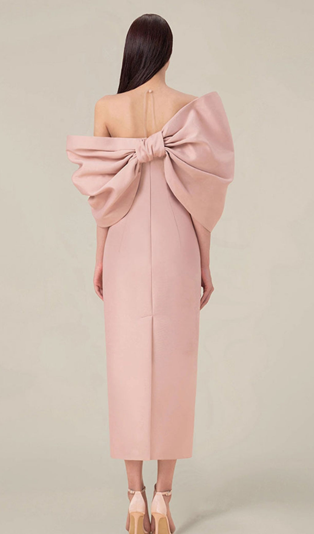 Well Tailored Dress with a Graceful Silhouette