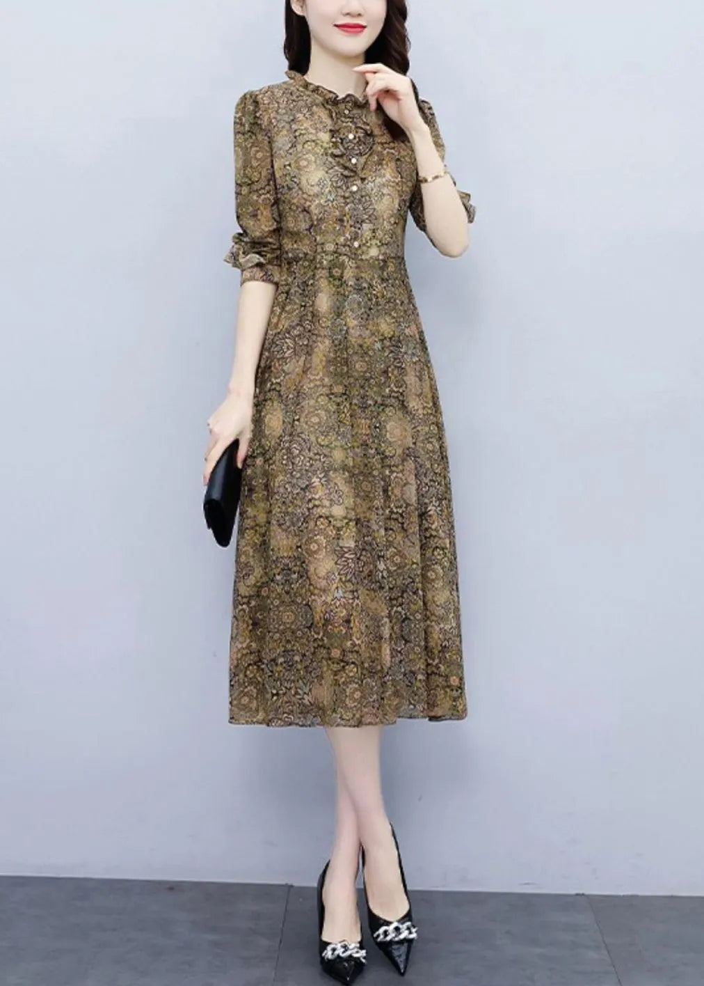 Beautifully Finished Dress in a Timeless Design