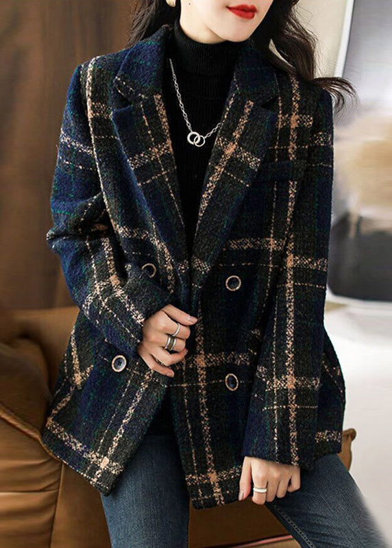 Well Tailored Coat with a Graceful Silhouette