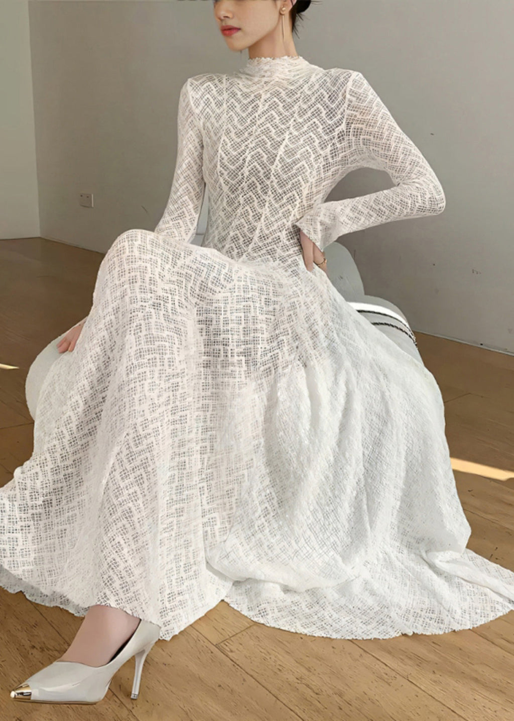 Beautifully Finished Dress in a Timeless Design