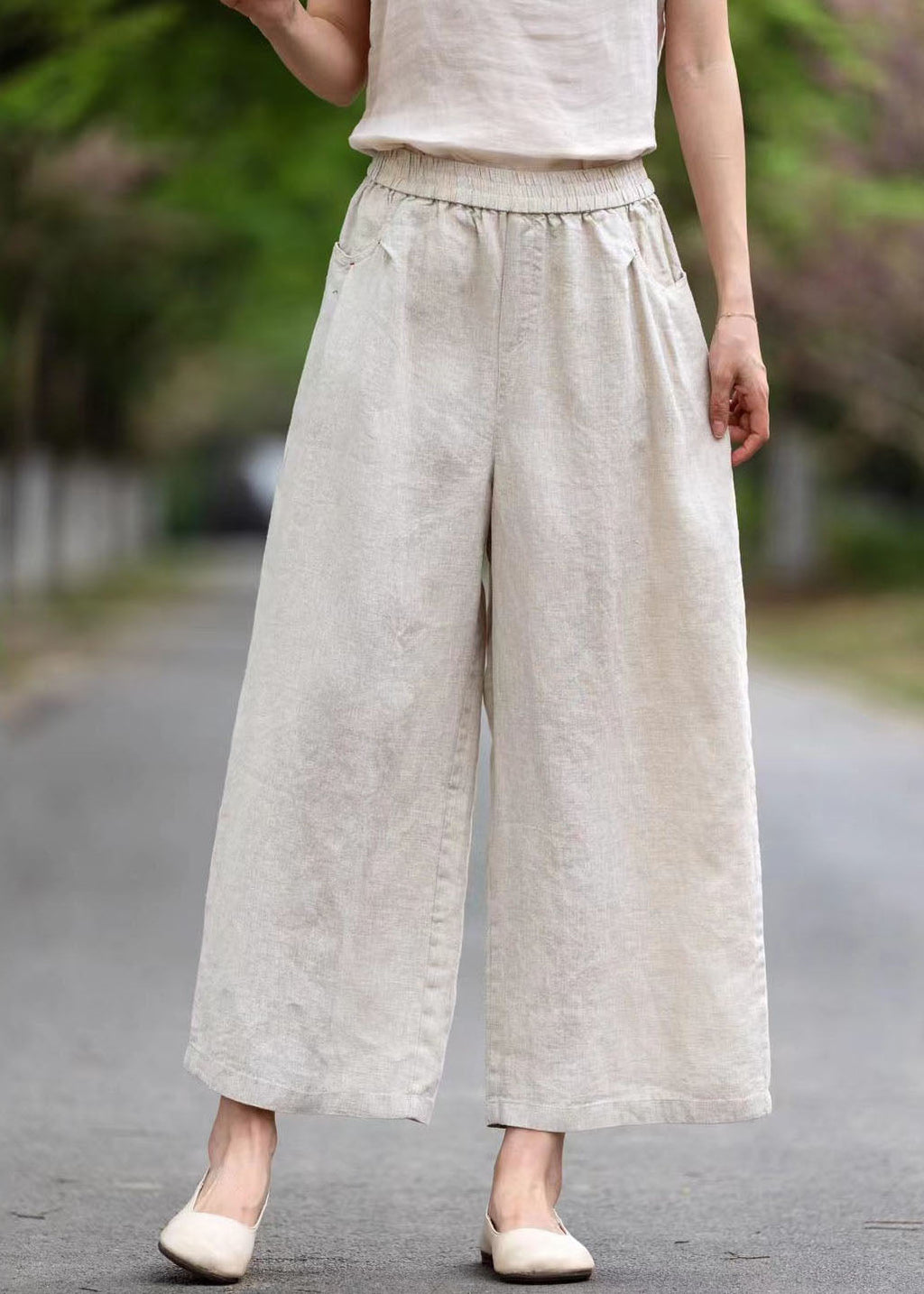 Effortlessly Elegant Pants with a Timeless Design