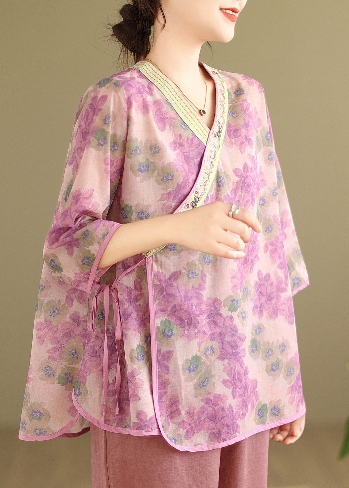 Classic Vintage Shirt with a Flattering Fit