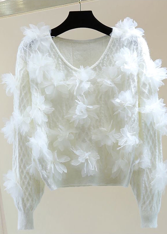 Well Tailored Sweater with a Graceful Silhouette