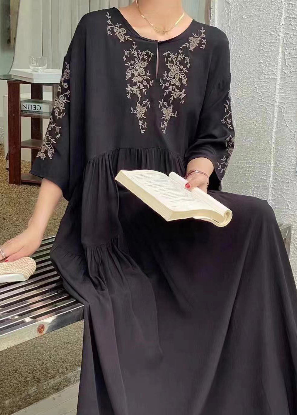 Classic Vintage Dress with a Flattering Fit