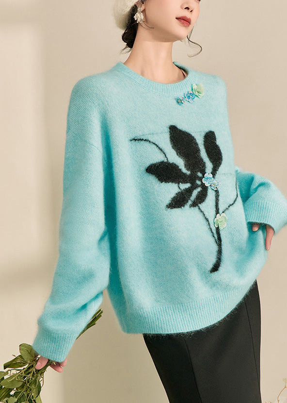 Effortlessly Elegant Sweater with a Timeless Design
