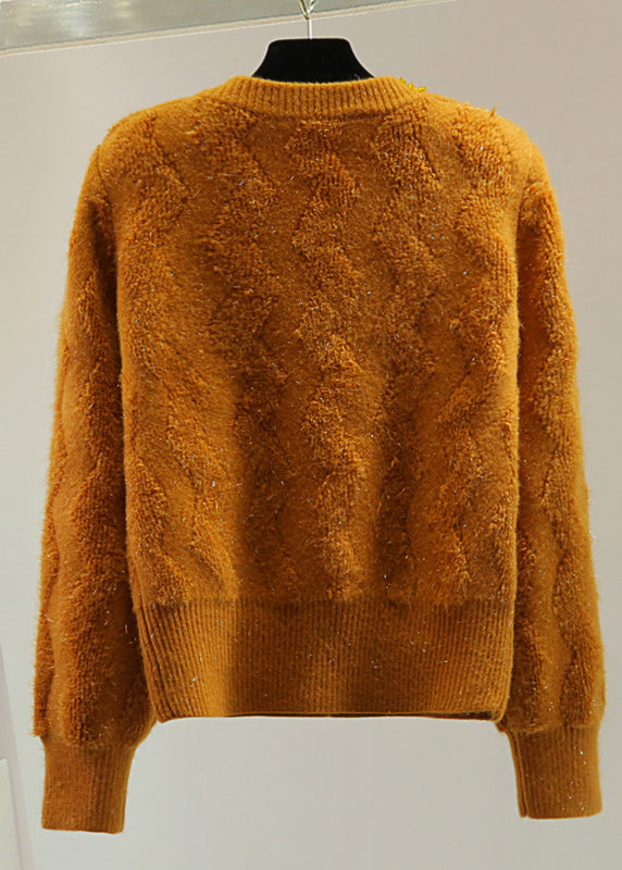 Well Tailored Sweater with a Graceful Silhouette