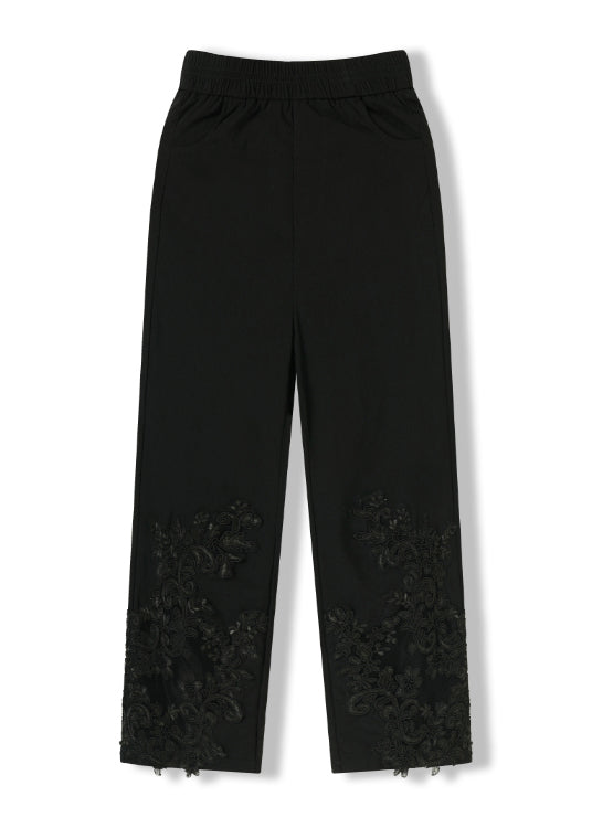 Well Tailored Pants with a Graceful Silhouette