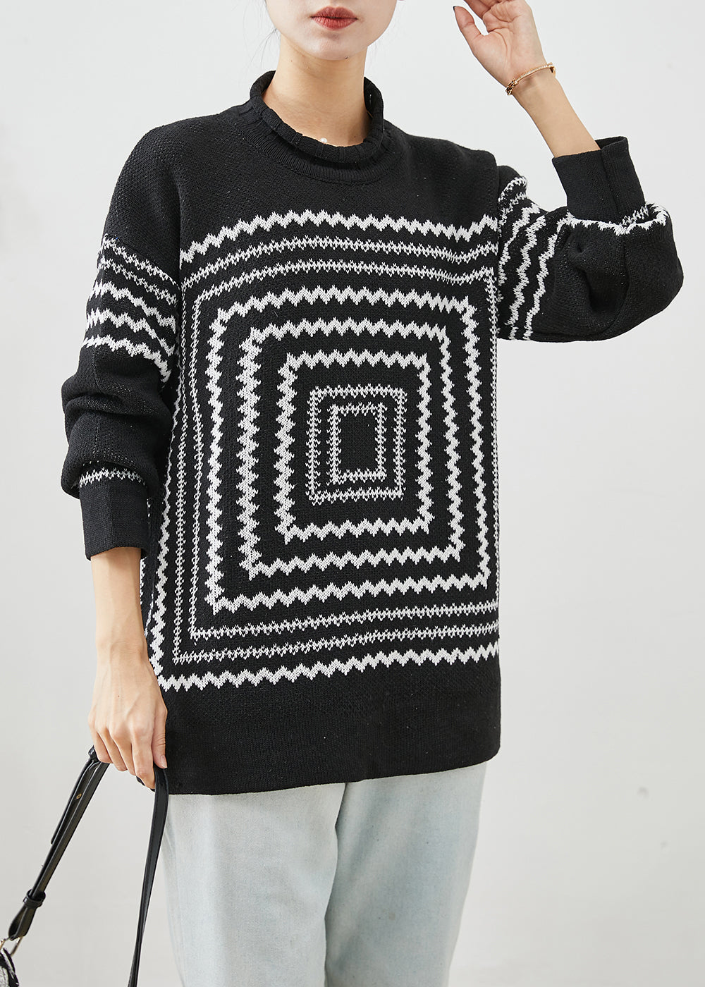 Effortlessly Elegant Sweater with a Timeless Design