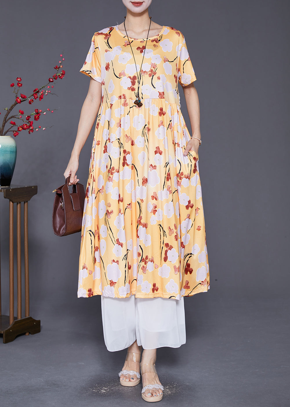 Beautifully Finished Dress in a Timeless Design