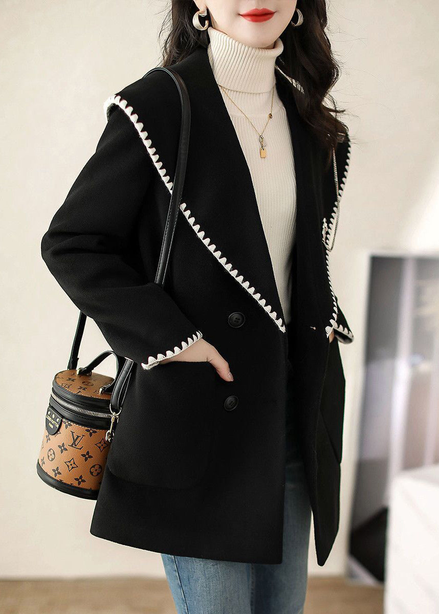 Effortlessly Elegant Coat with a Timeless Design
