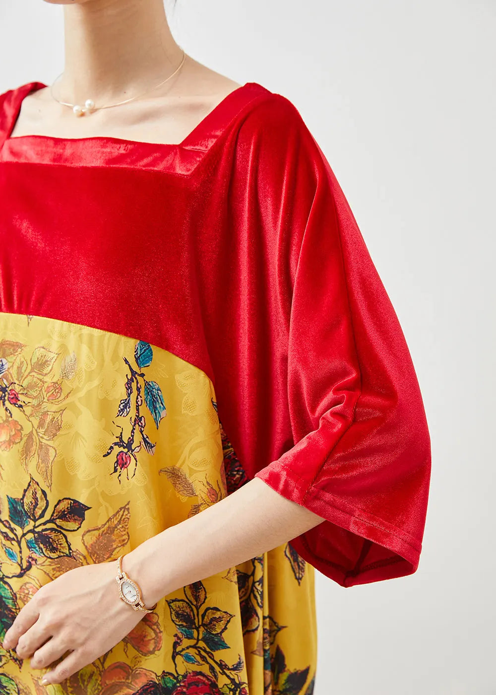 Beautifully Finished Dress in a Timeless Design