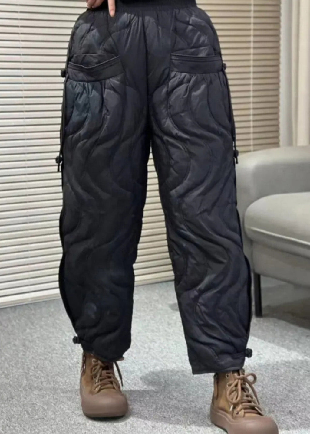 Effortlessly Elegant Pants with a Timeless Design