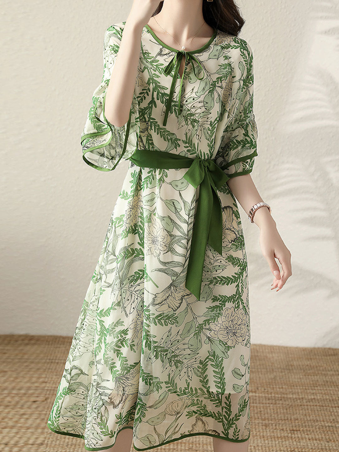 Classic Vintage Dress with a Flattering Fit