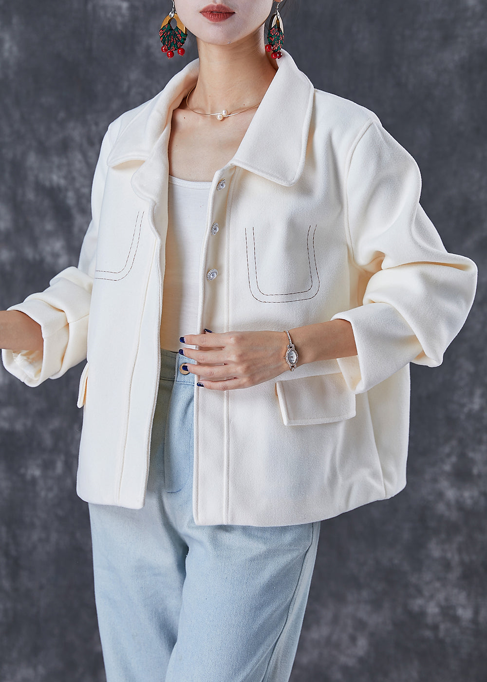 Well Tailored Coat with a Graceful Silhouette