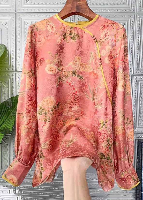 Well Tailored Top with a Graceful Silhouette