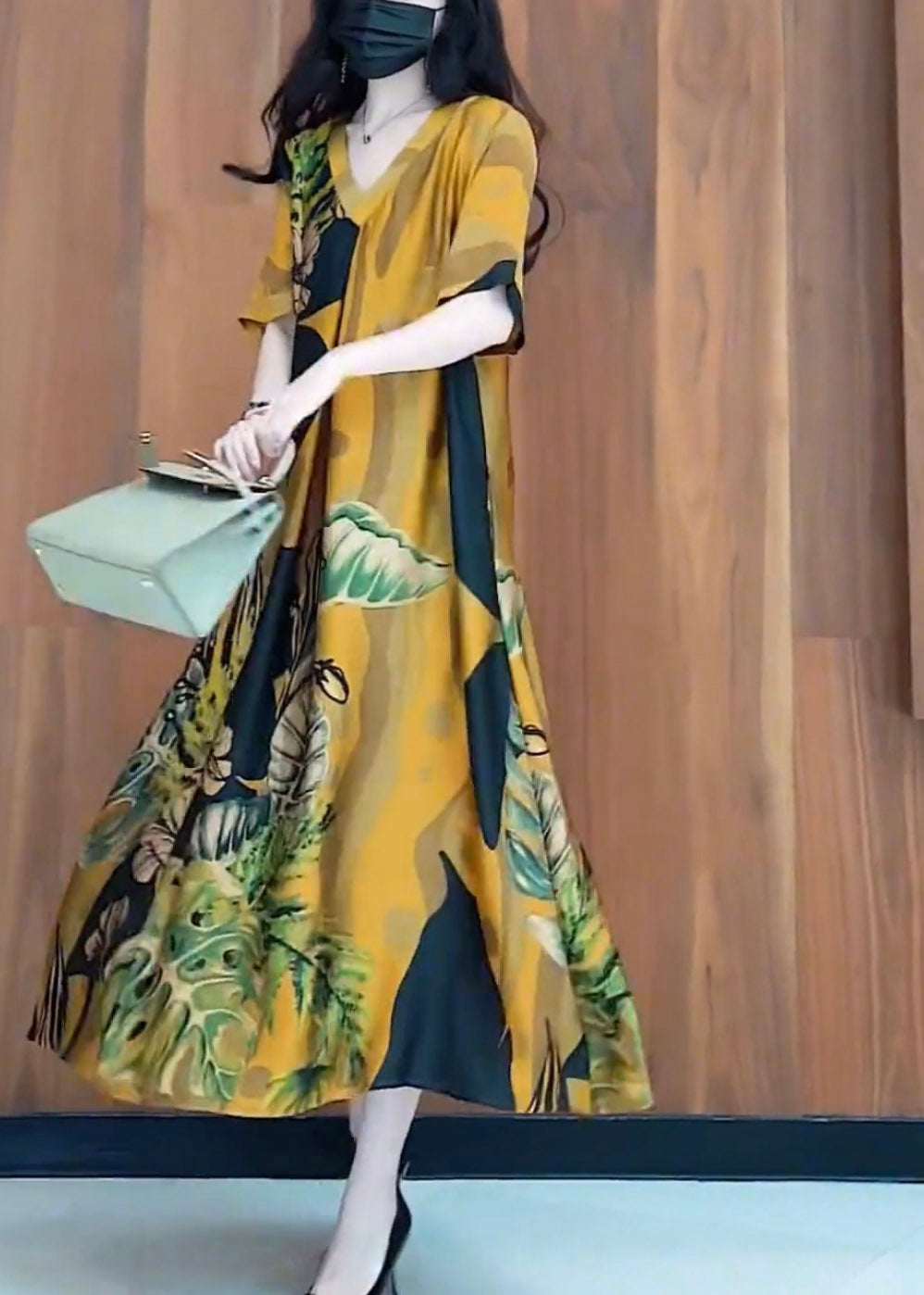 Classic Vintage Dress with a Flattering Fit