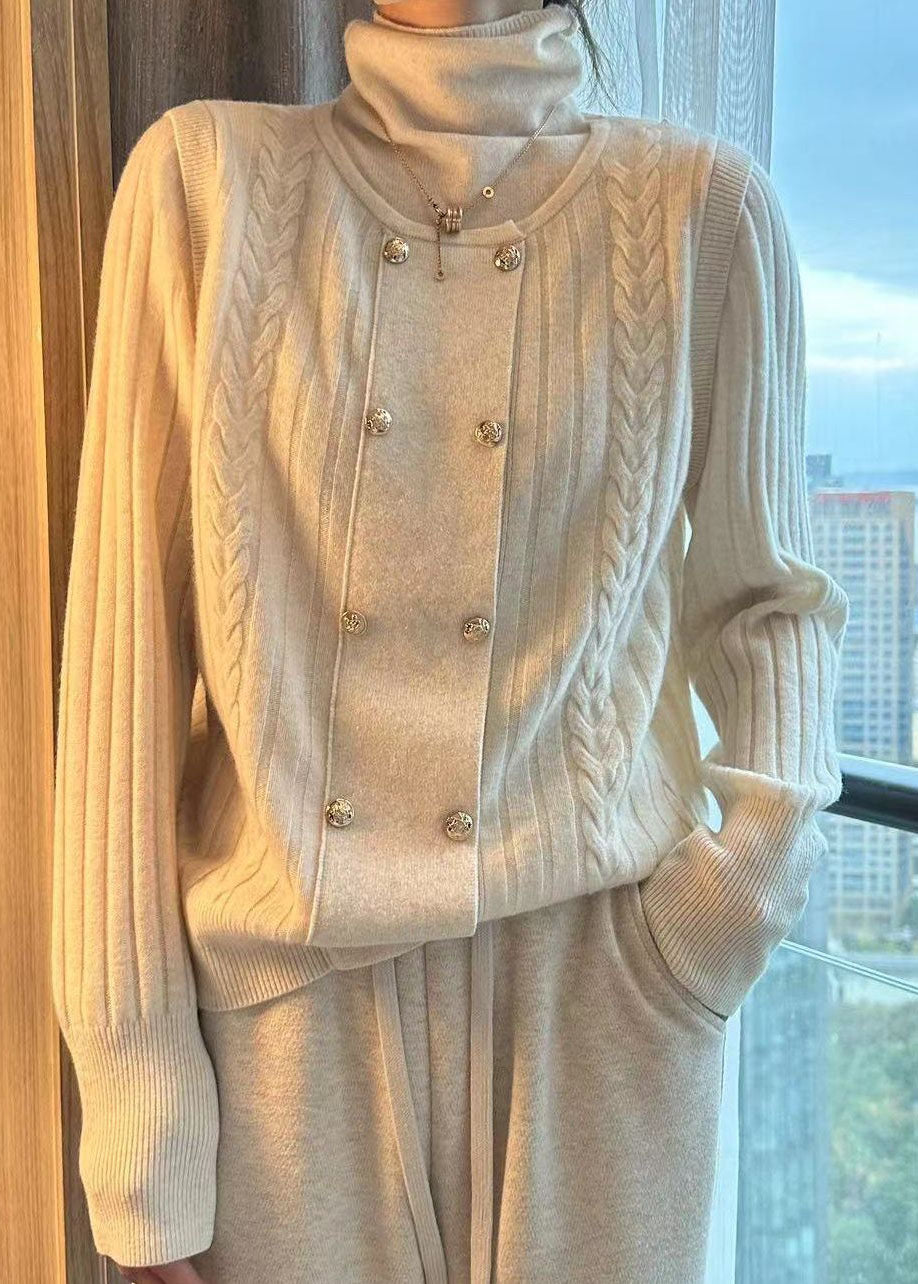 Effortlessly Elegant Sweater with a Timeless Design