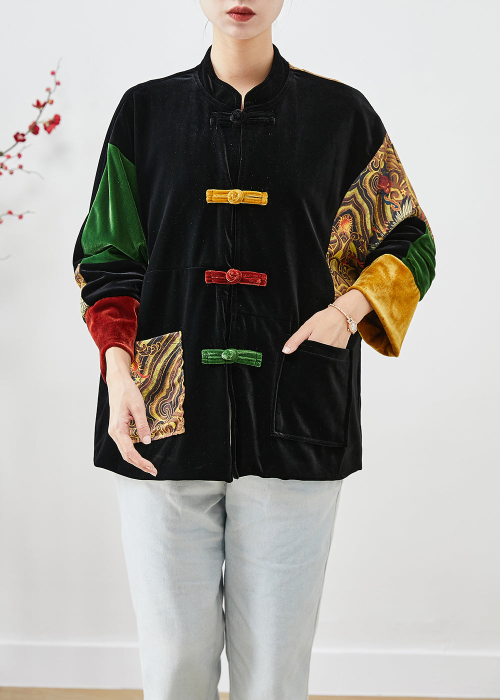 Well Tailored Coat with a Graceful Silhouette