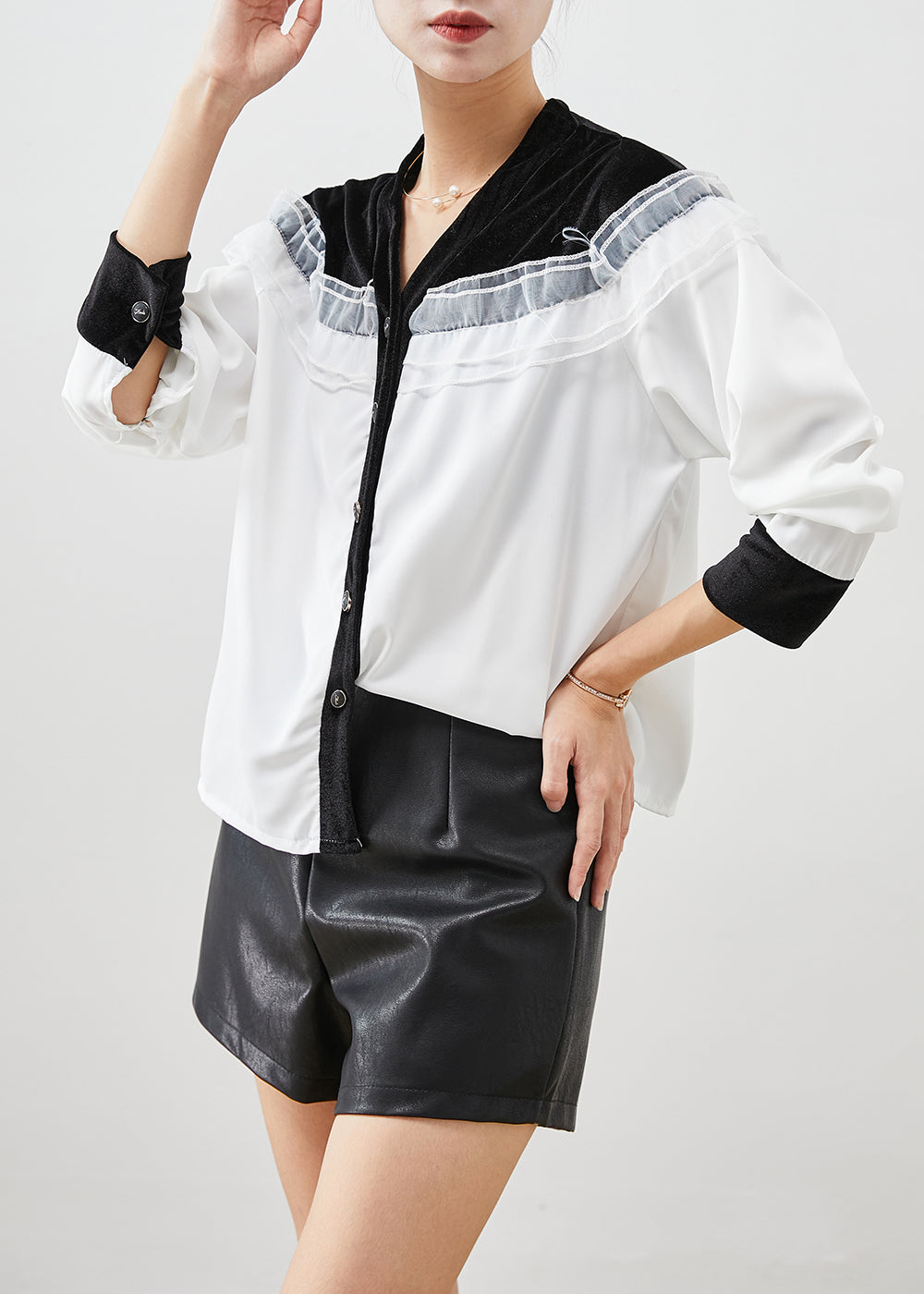 Effortlessly Elegant Shirt with a Timeless Design