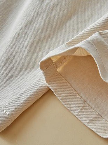 Effortlessly Elegant Pants with a Timeless Design