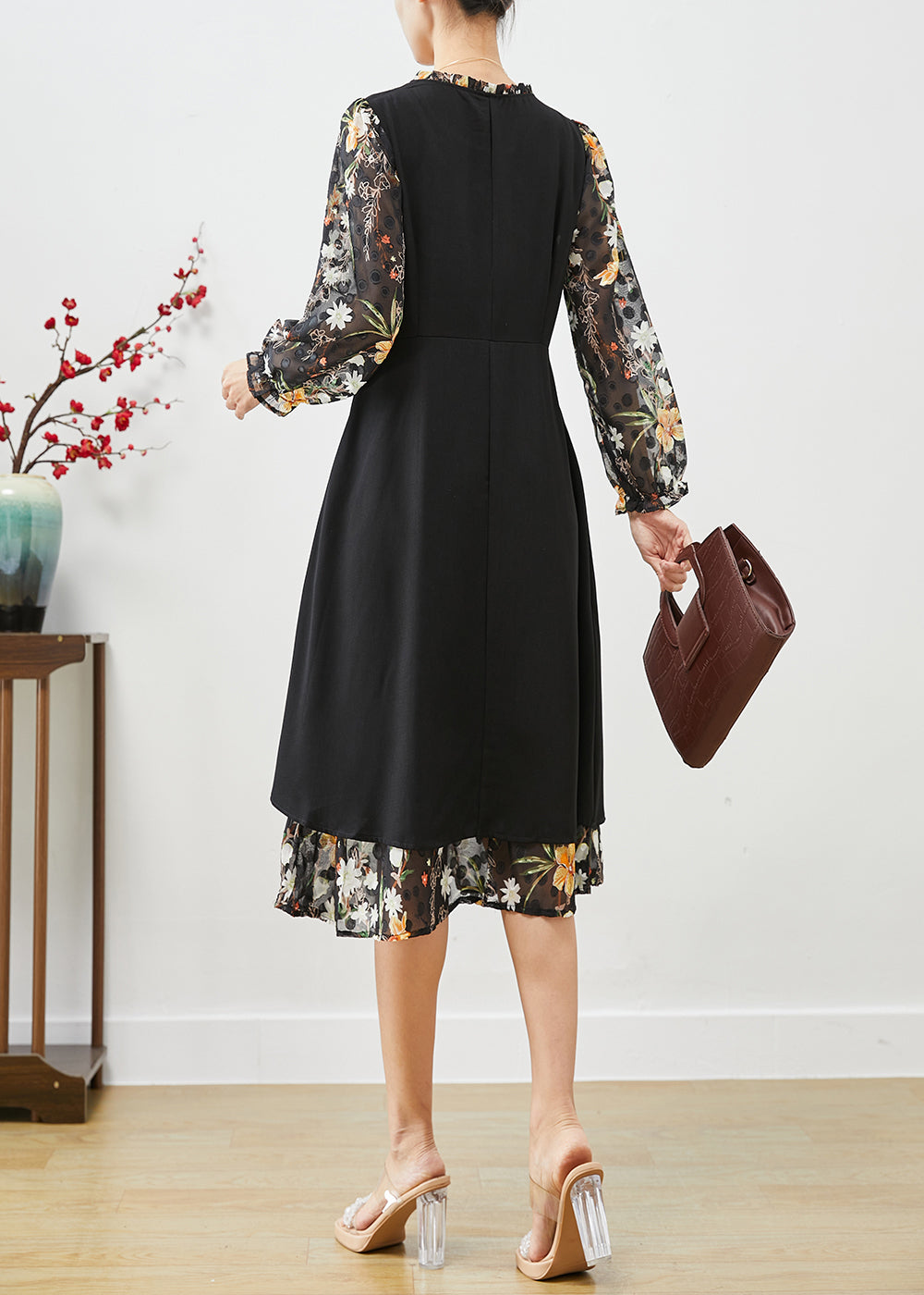 Beautifully Finished Dress in a Timeless Design