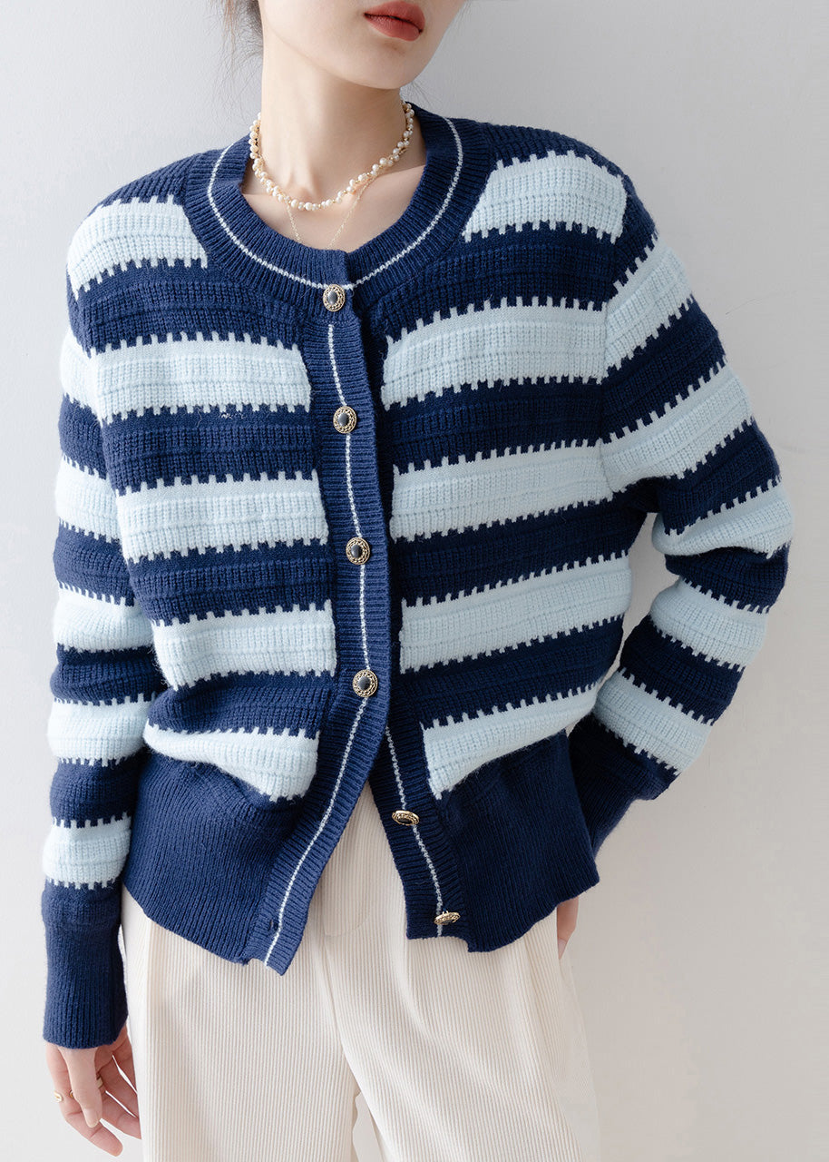 Effortlessly Elegant Cardigan with a Timeless Design