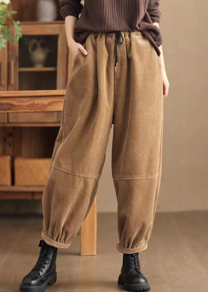 Effortlessly Elegant Pants with a Timeless Design