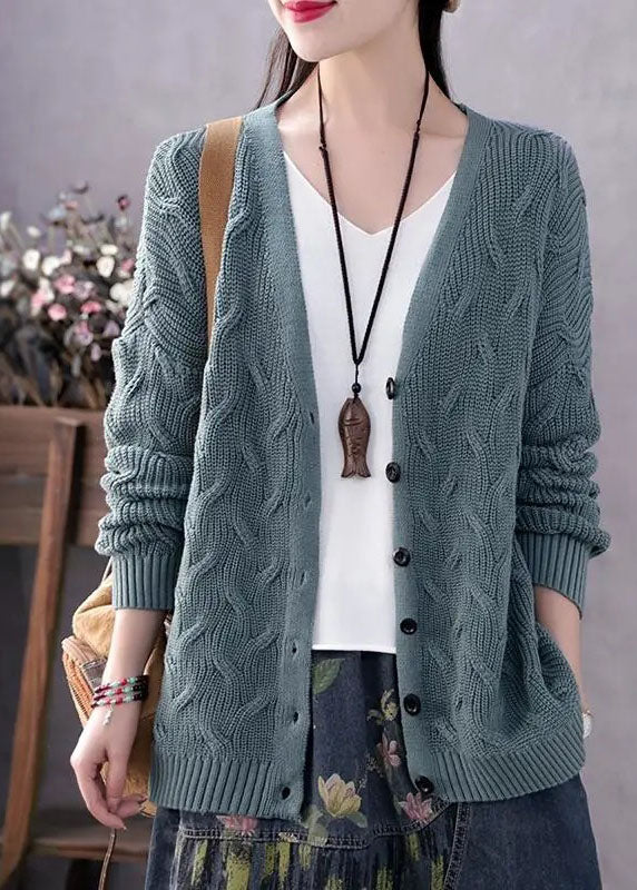 Effortlessly Elegant Sweater with a Timeless Design