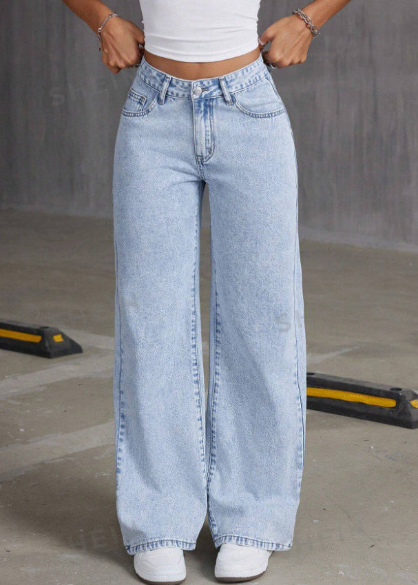 Effortlessly Elegant Pants with a Timeless Design