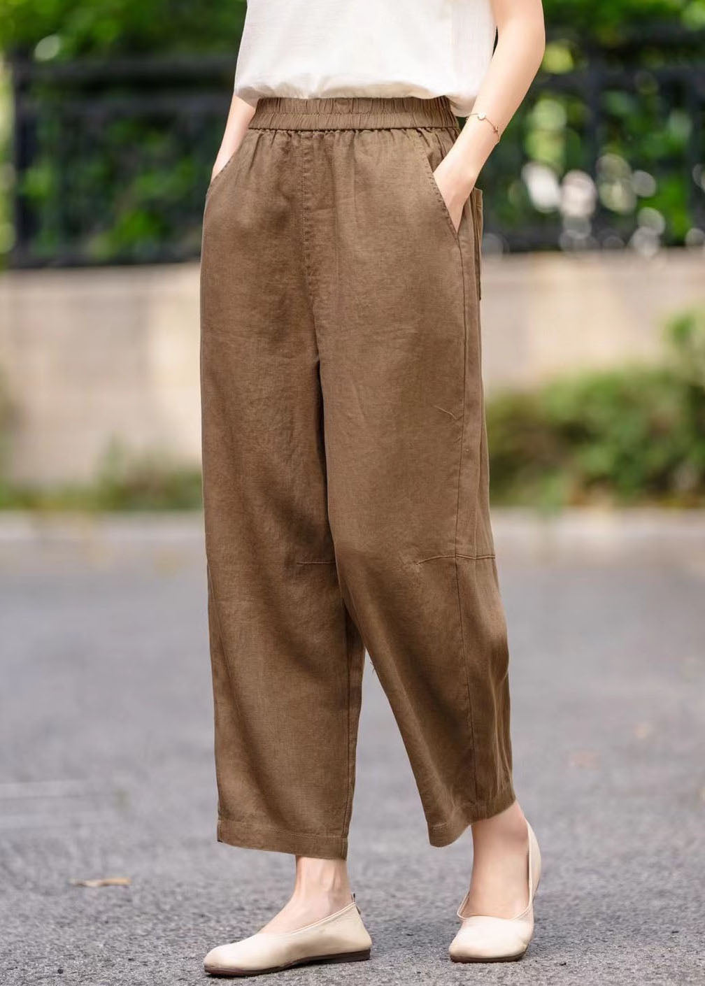 Effortlessly Elegant Pants with a Timeless Design