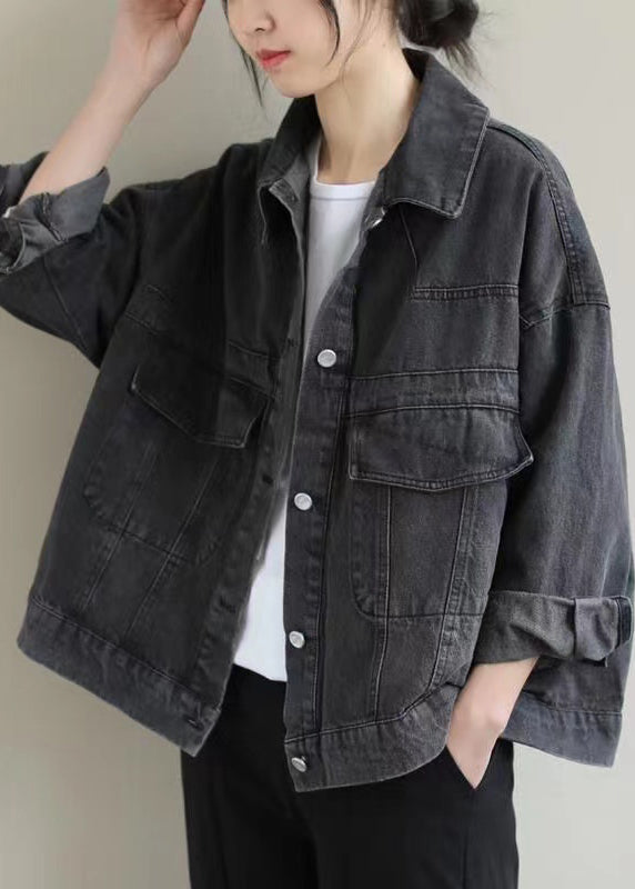 Well Tailored Coat with a Graceful Silhouette