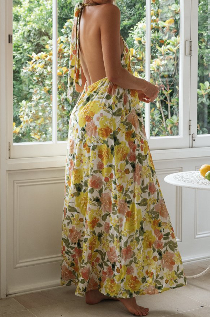 Gracefully Styled Dress for Any Occasion