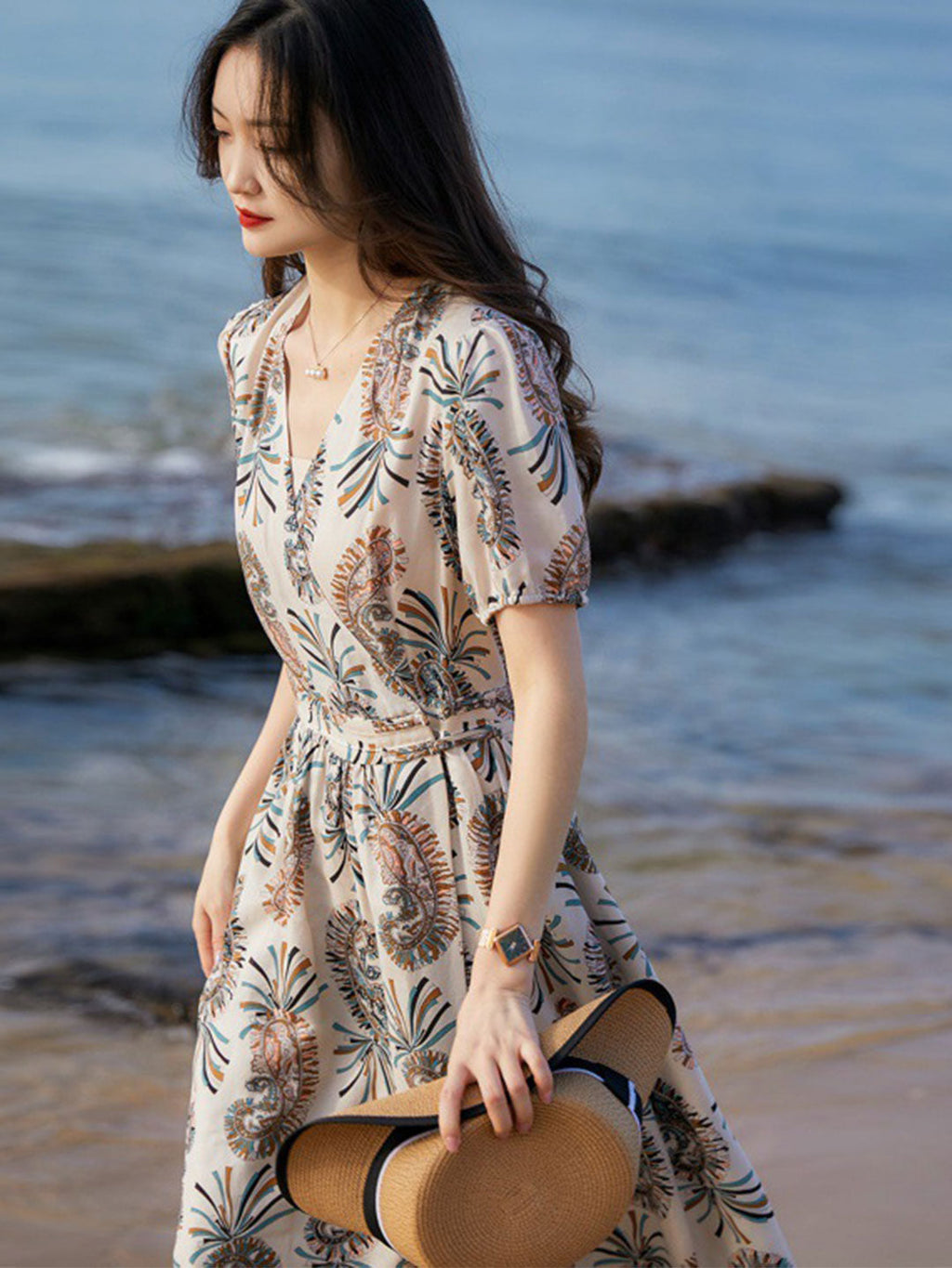 Well Tailored Dress with a Graceful Silhouette