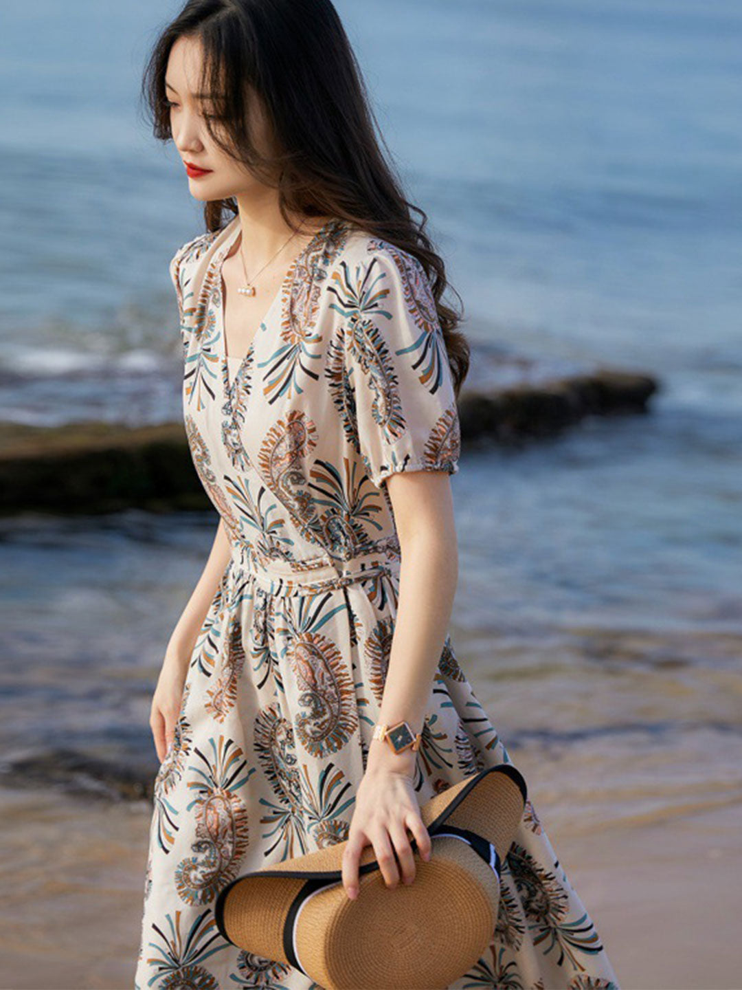 Well Tailored Dress with a Graceful Silhouette