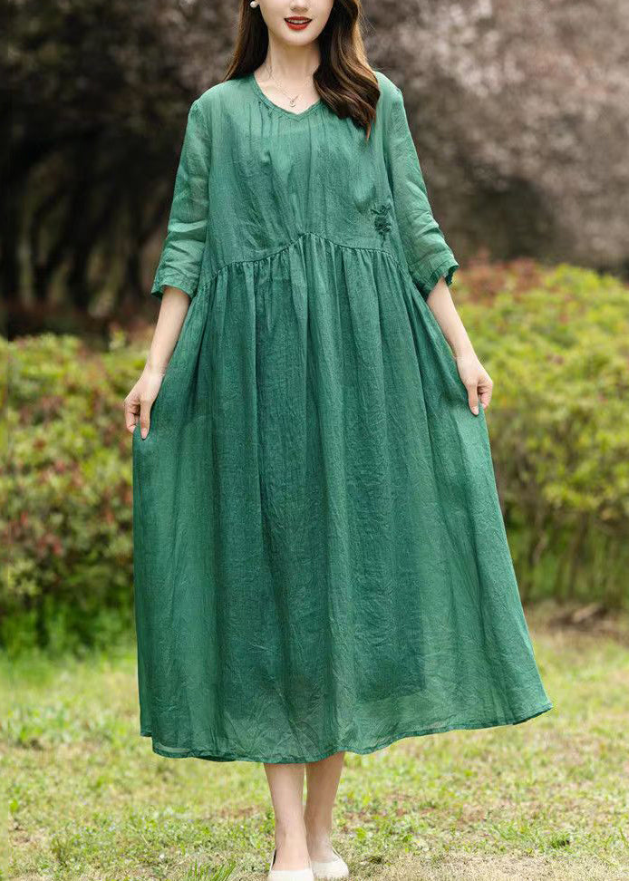 Well Tailored Dress with a Graceful Silhouette