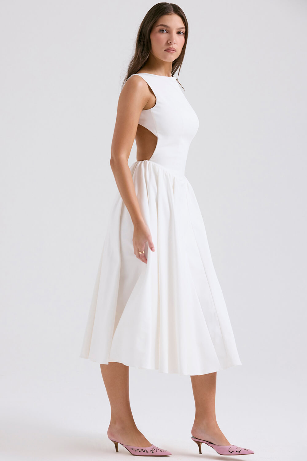 Effortlessly Elegant Dress with a Timeless Design