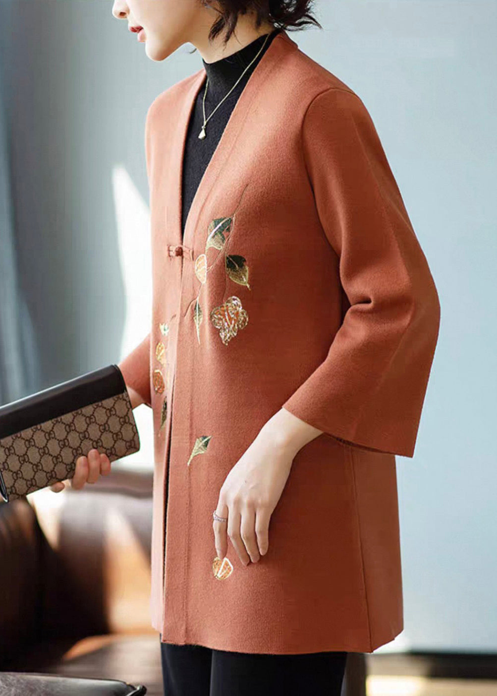 Well Tailored Cardigan with a Graceful Silhouette