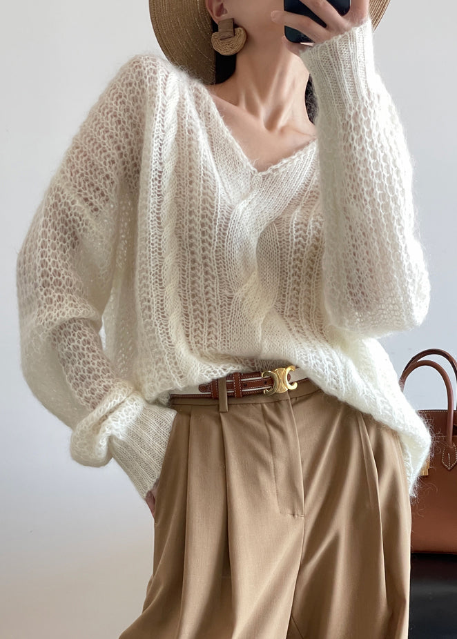 Well Tailored Sweater with a Graceful Silhouette