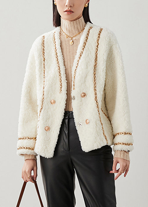 Well Tailored Coat with a Graceful Silhouette