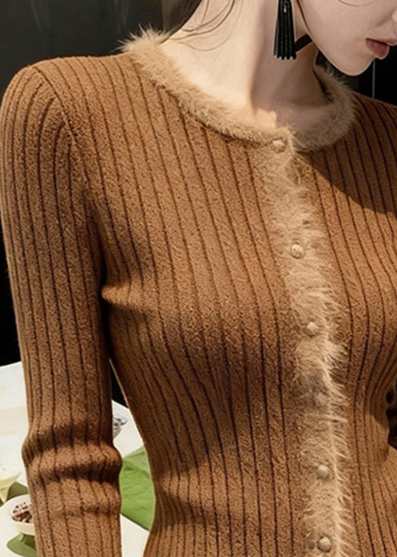 Classic Vintage Sweater with a Flattering Fit