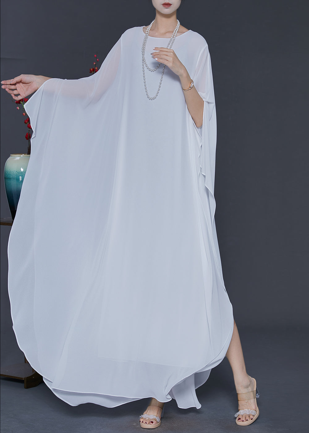 Well Tailored Dress with a Graceful Silhouette